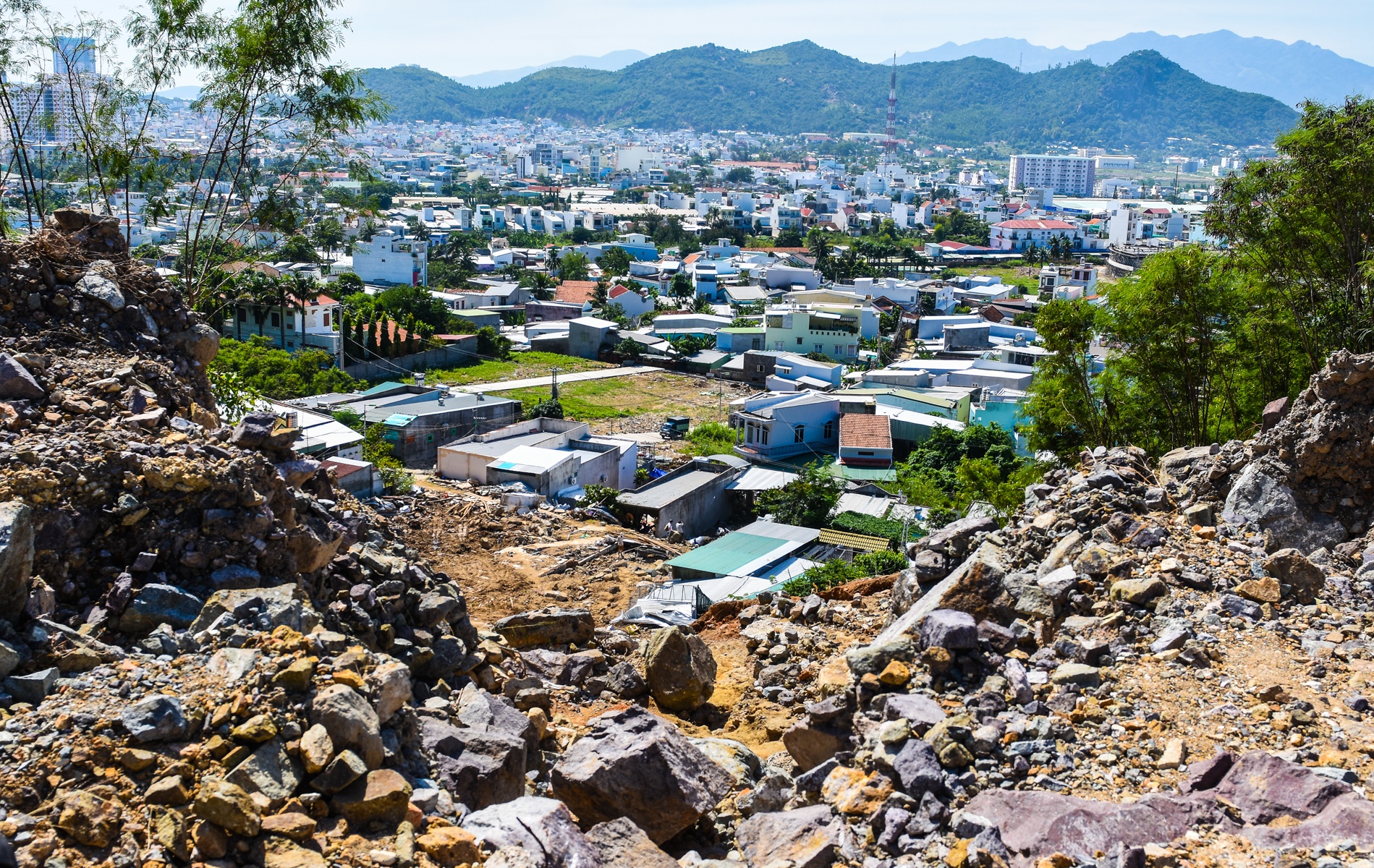 So hai duoi chan nui lo anh 11