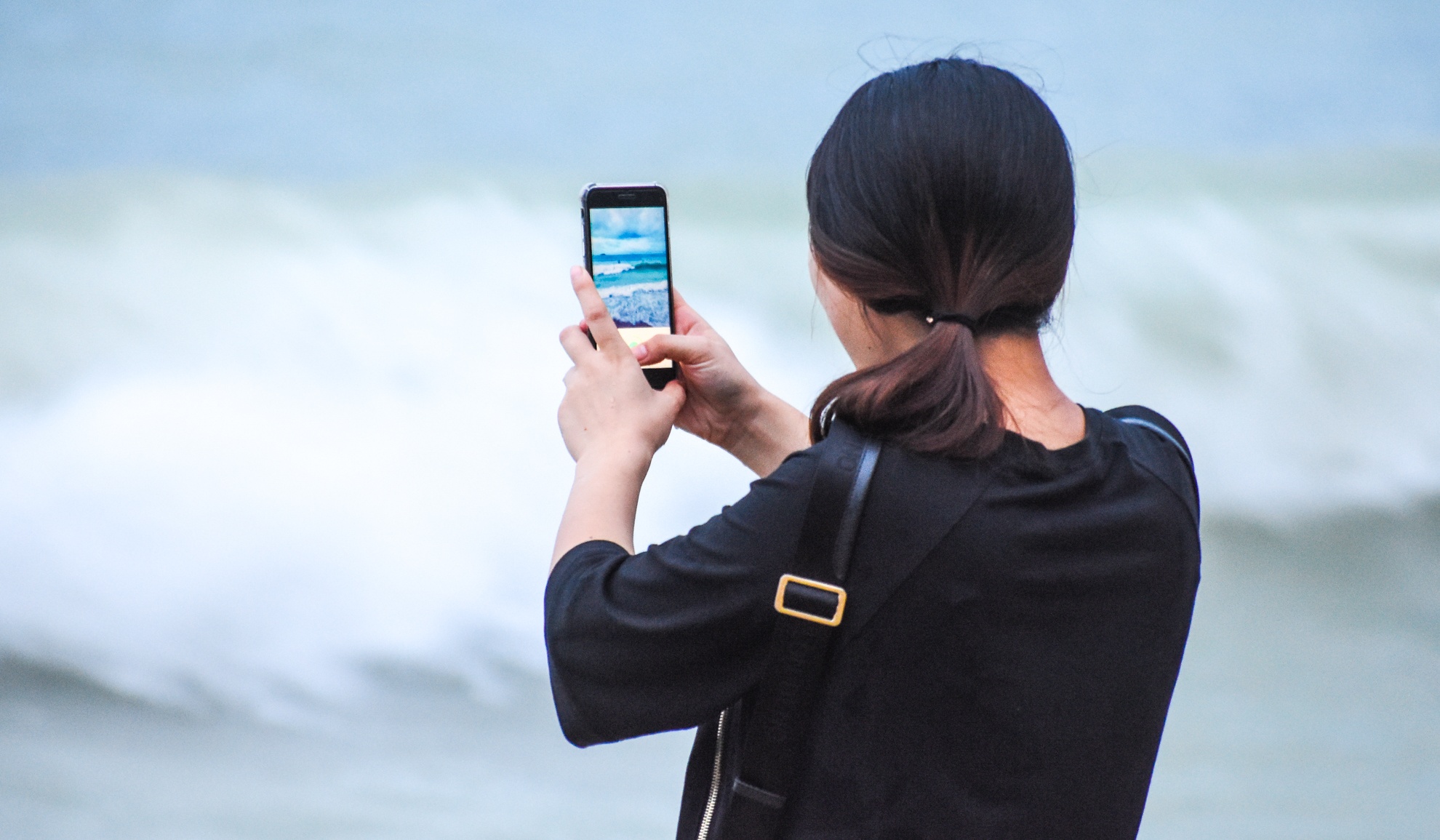 Du khach tam bien song lon anh 8