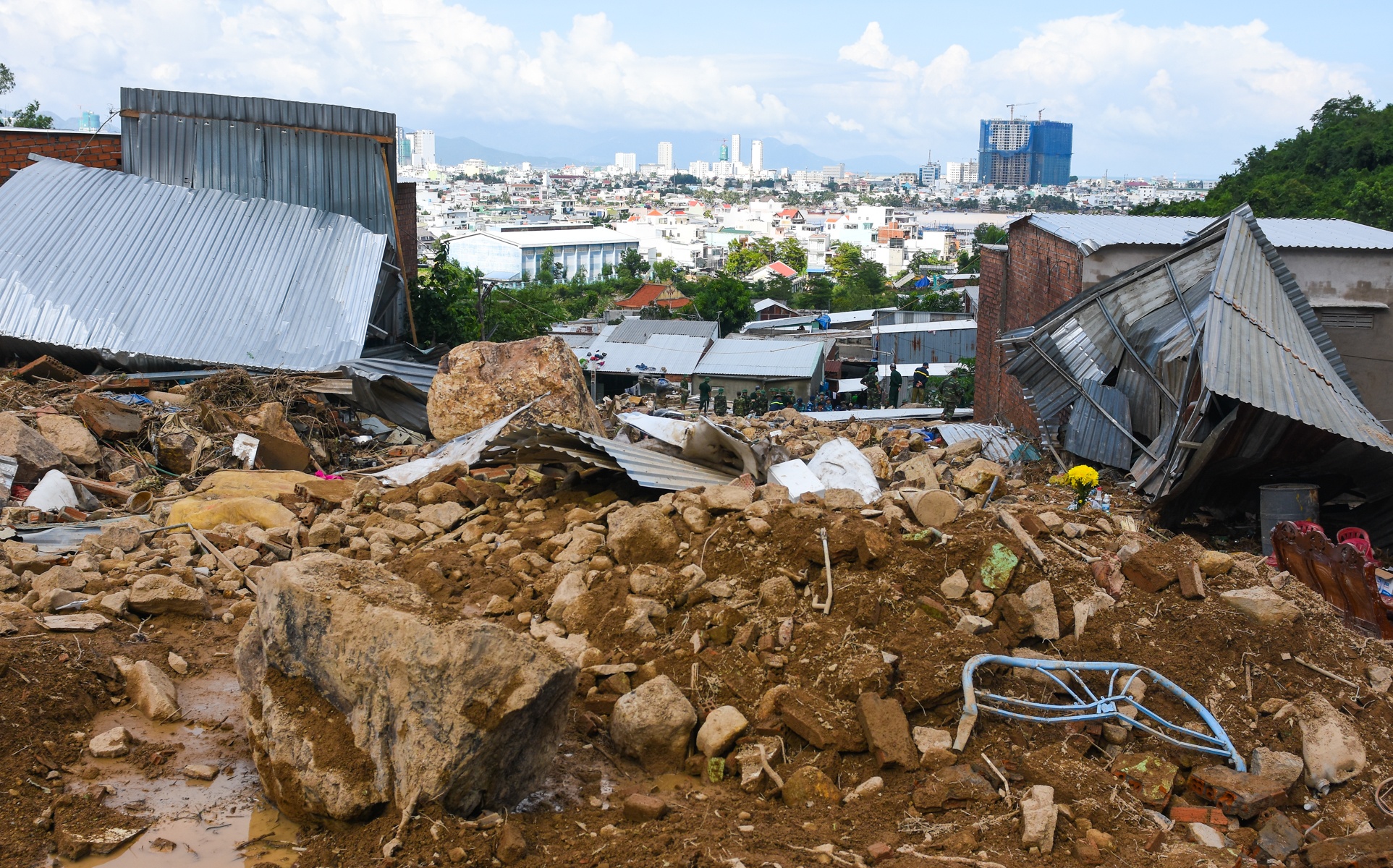 So hai duoi chan nui lo anh 6