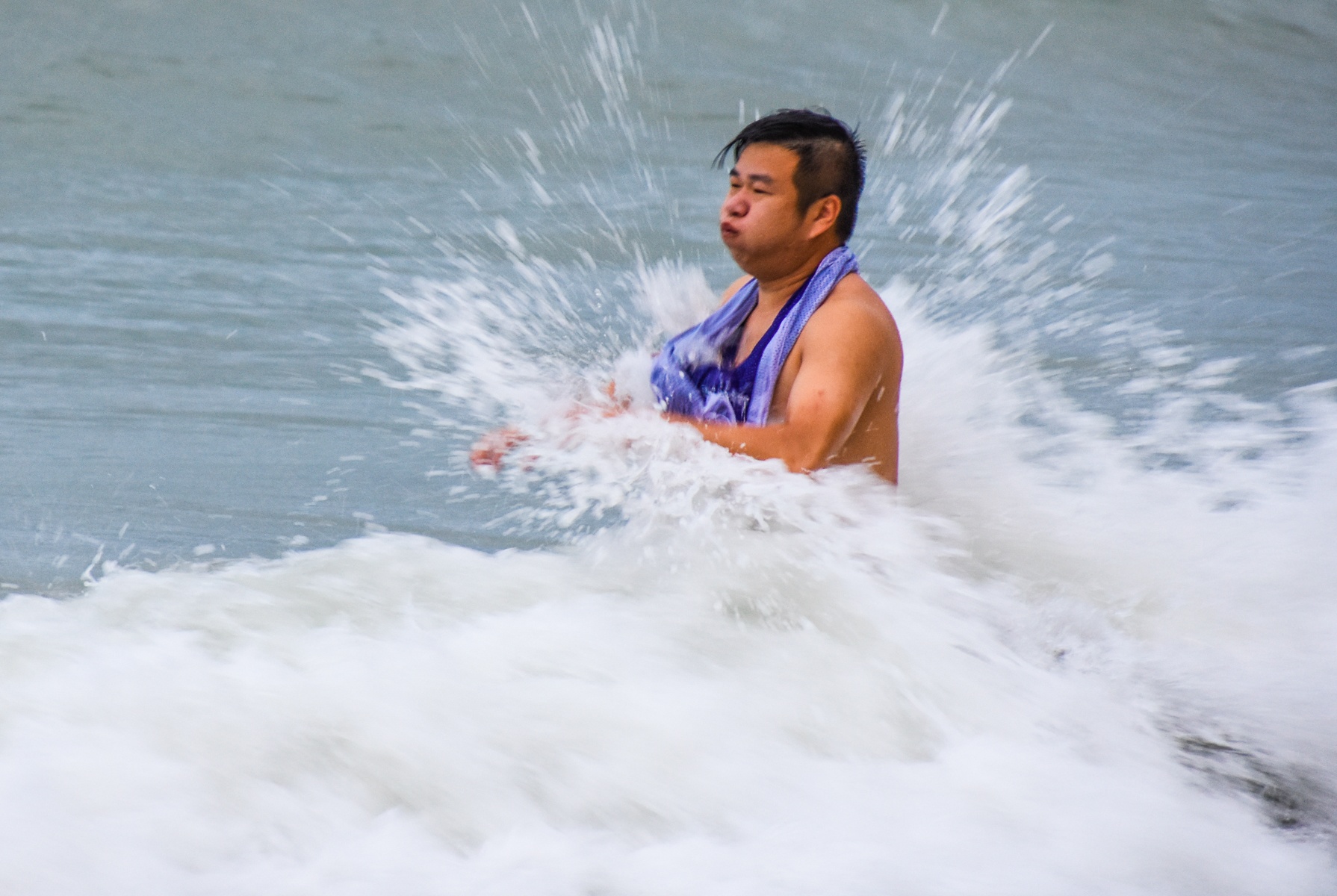 Du khach tam bien song lon anh 6