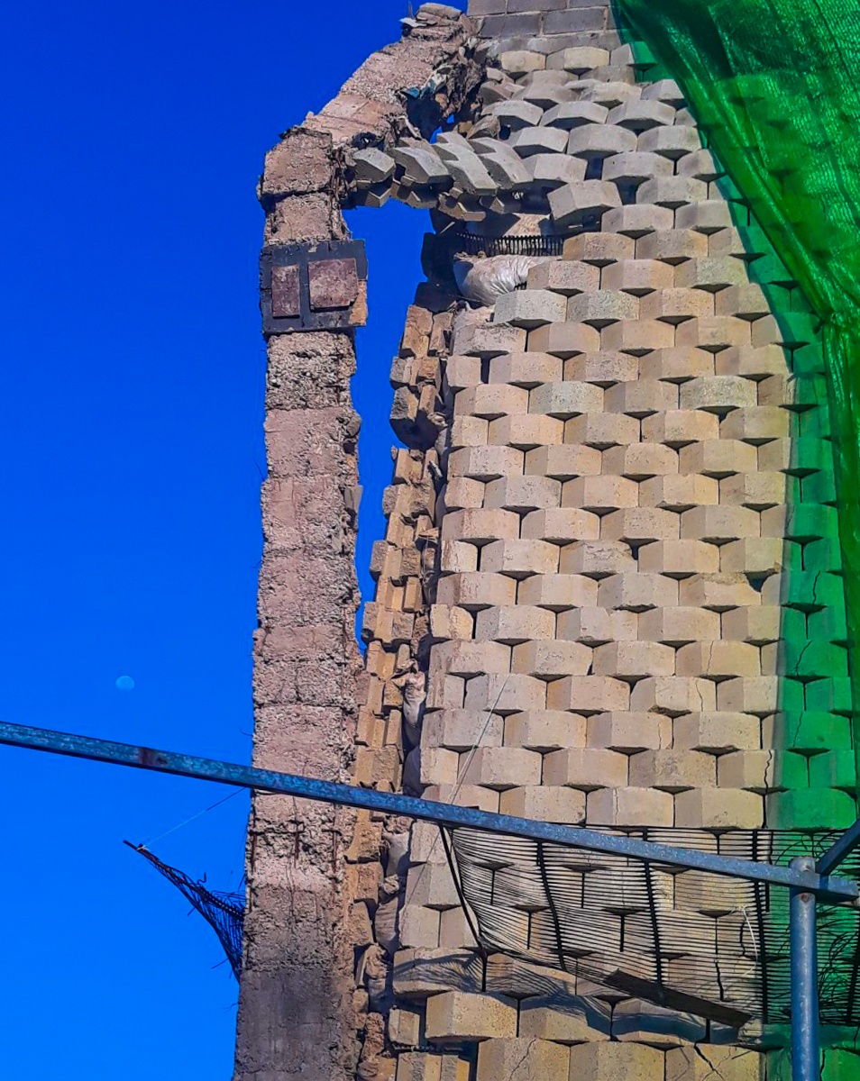 Ke sat lo o khu biet thu anh 7