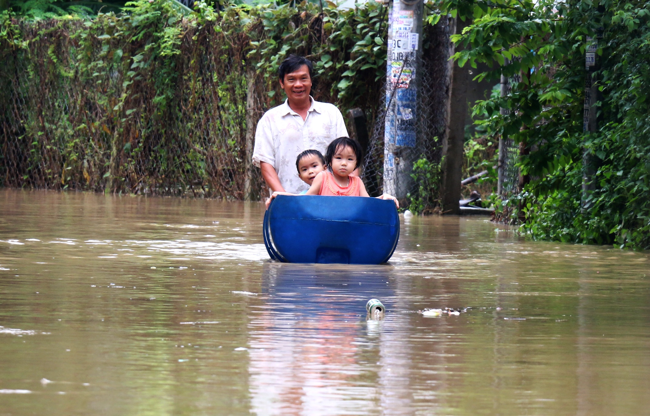 Giao thong dao lon mua lu anh 9