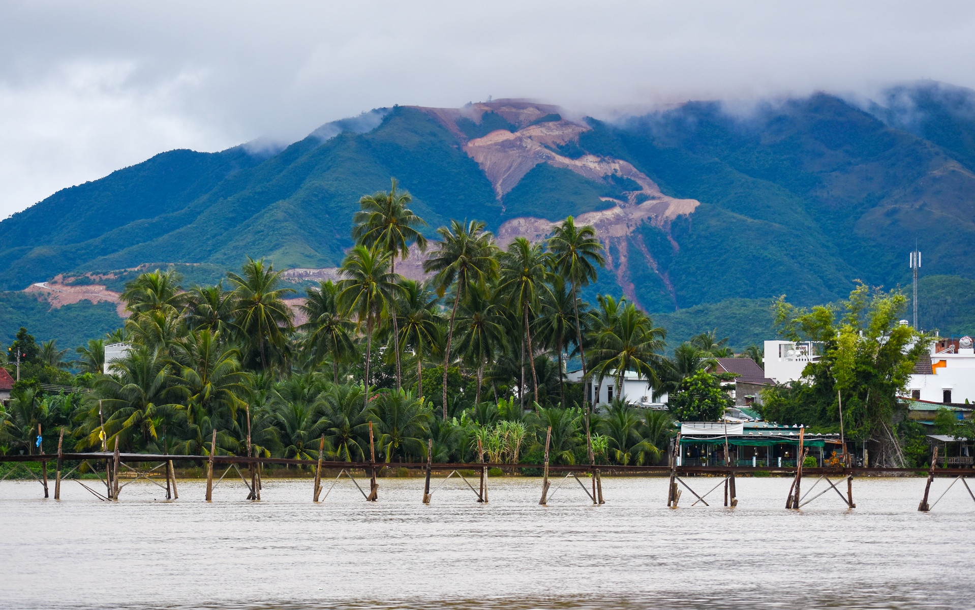 Hiểm họa lở núi Nha Trang ảnh 1 Hiem hoa lo nui Nha Trang anh 1