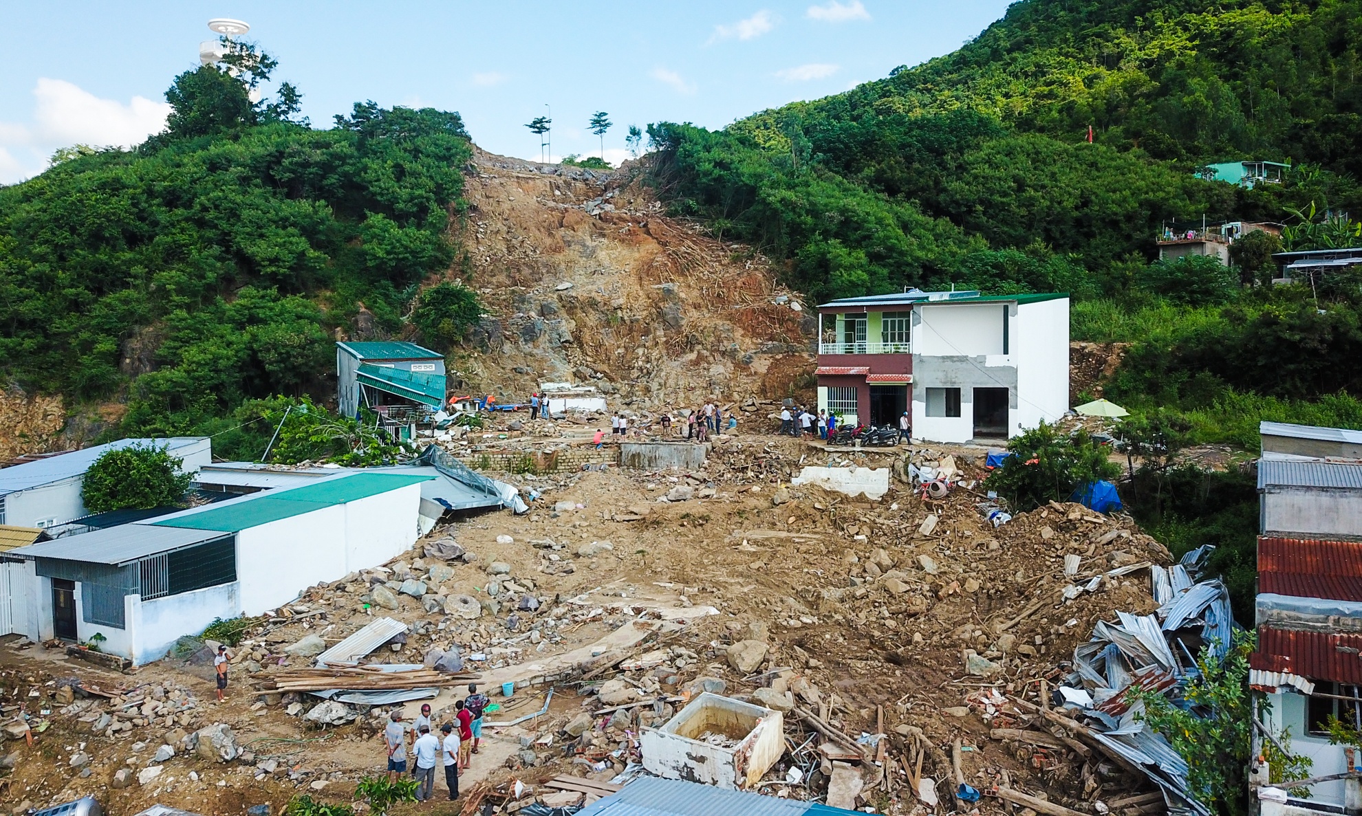 Hiểm họa lở núi Nha Trang ảnh 3 Hiem hoa lo nui Nha Trang anh 3