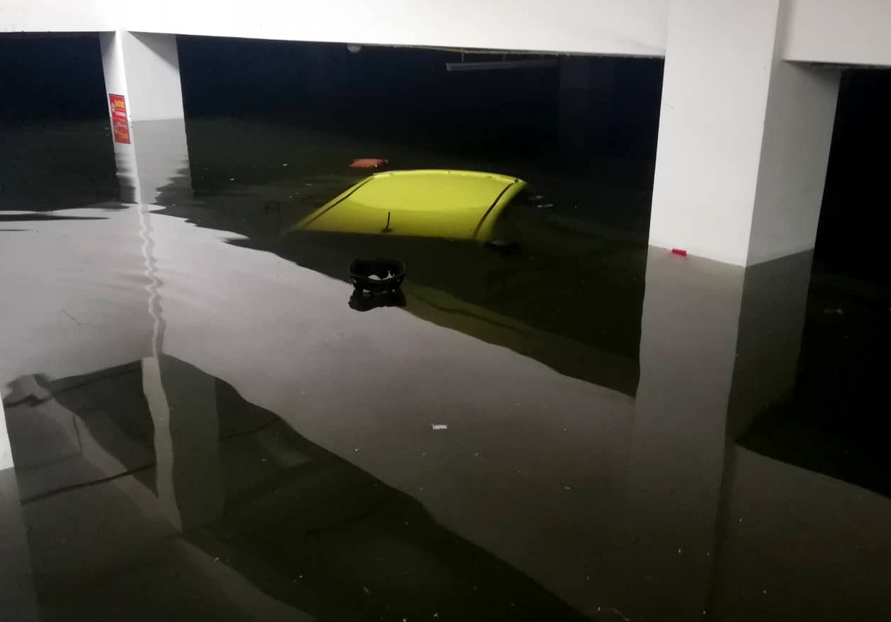 Mua lon Da Nang ngap sau anh 4