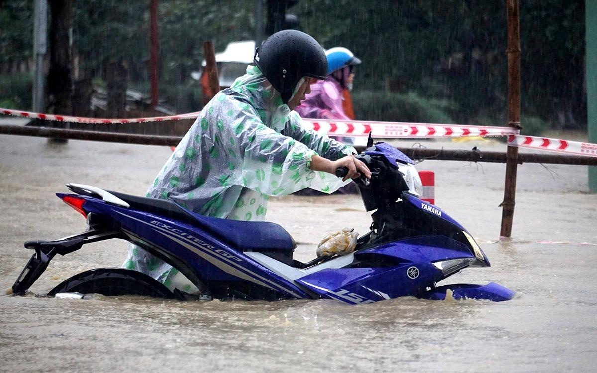 Da Nang menh mong nuoc, nhieu tuyen duong ngap nang hinh anh