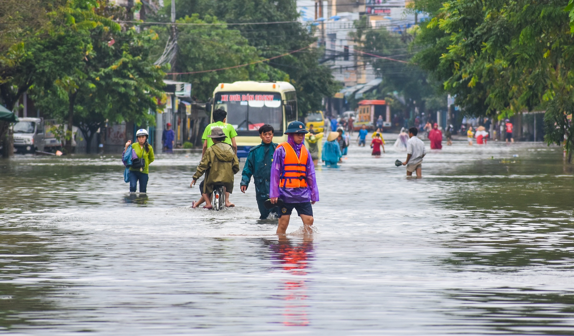 Tam Ky ngap sau mua lu anh 9