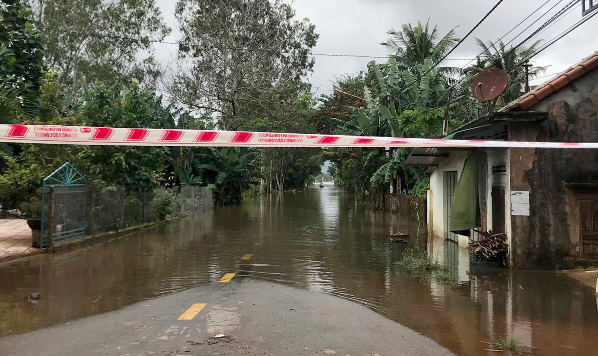 Mưa lũ ngập sâu Bình Định  ảnh 2 Mua lu ngap sau Binh Dinh anh 2