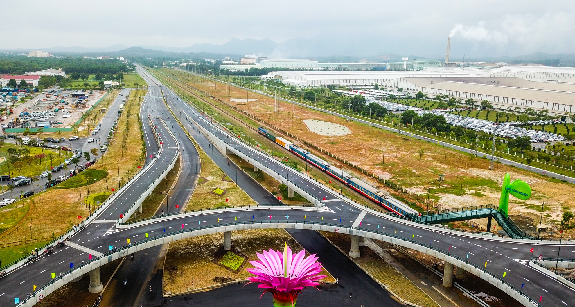 Cau vuot hoa xuong rong o quang anh 4