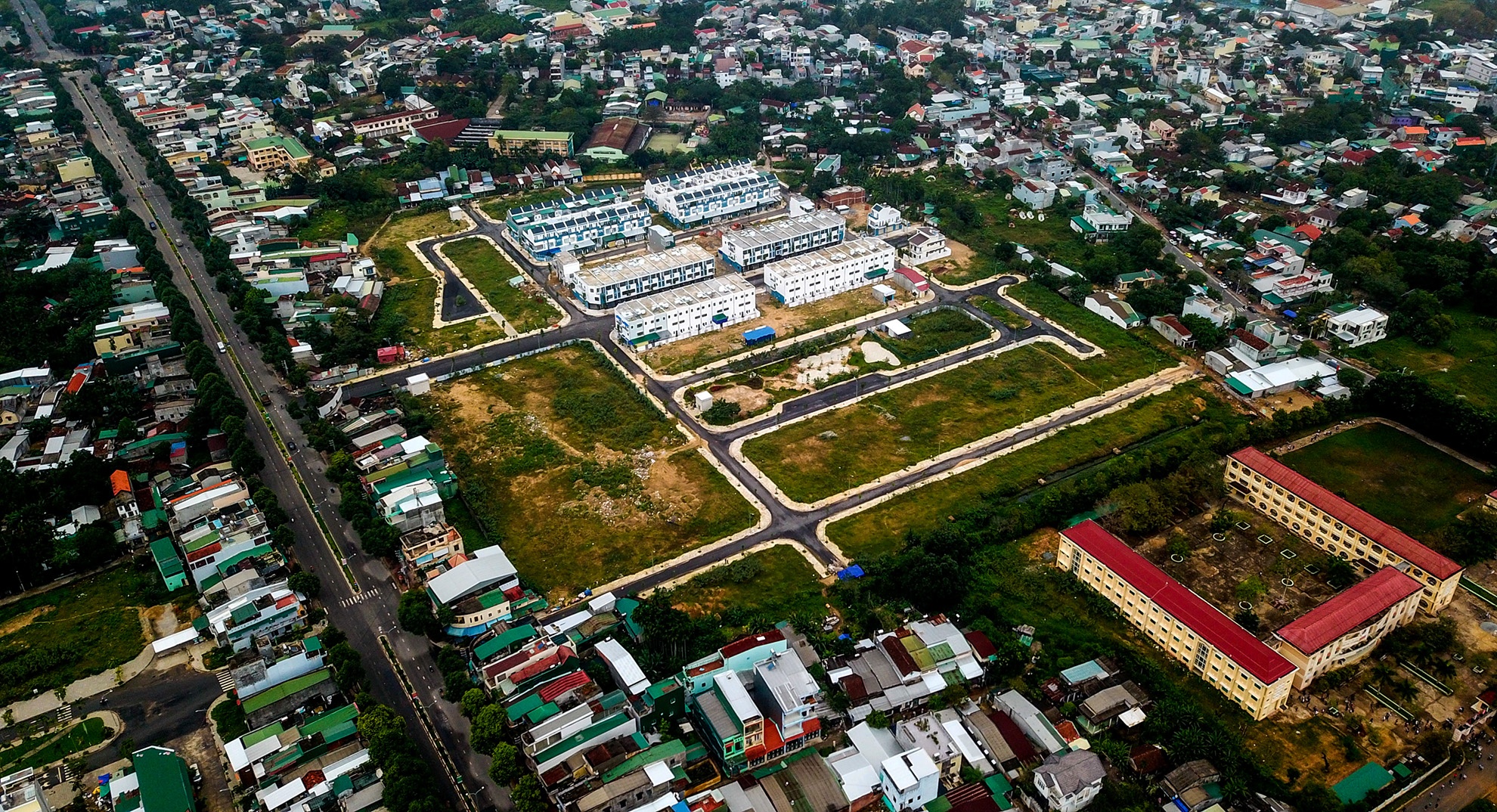 Tran lan bat dong san anh 10