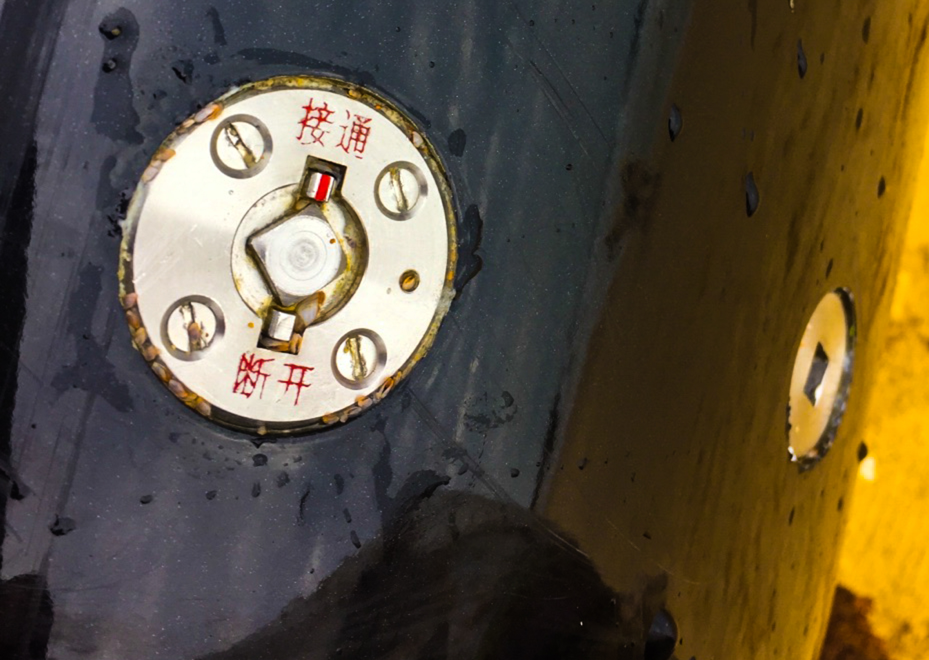 Phat hien thiet bi lan co chu Trung Quoc o bien Phu Yen hinh anh