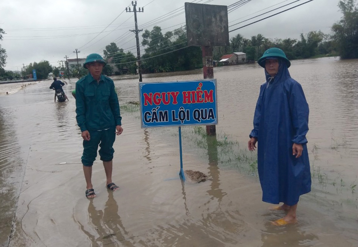 Mua lu gay chia cat nhieu xa o Phu Yen hinh anh