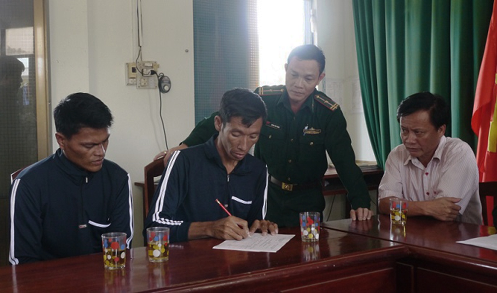 Cuu 2 ngu dan Philippines troi dat o vung bien Truong Sa hinh anh