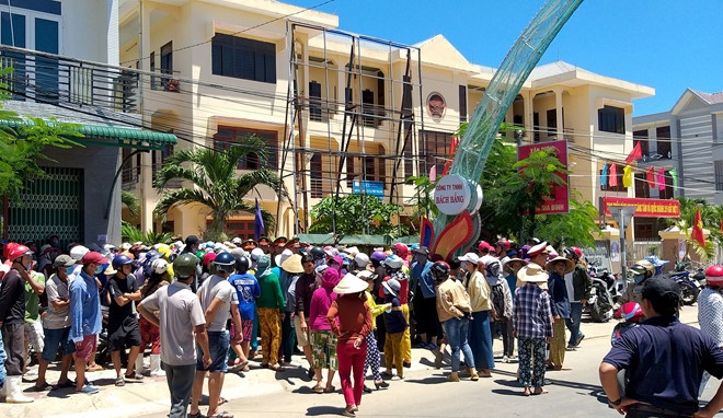 Hang loat sai pham tai nha may xu ly rac o lang chai Sa Huynh hinh anh