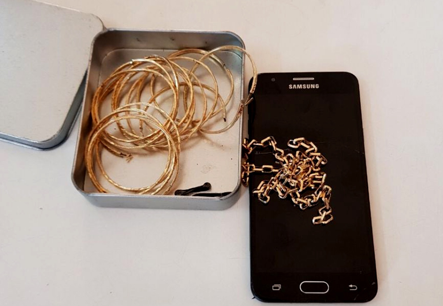 Bit khau trang, cam dao chan duong nguoi dan de cuop tai san hinh anh