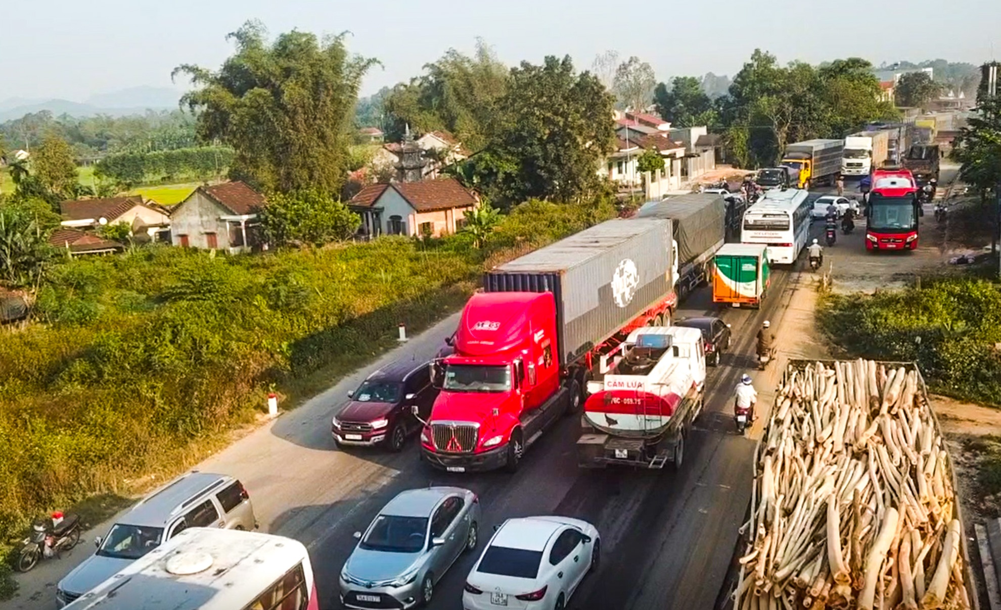 Tai nan giao thong Quang Ngai anh 2