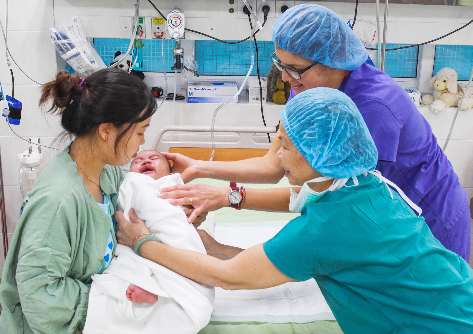 Phau thuat nu cuoi mien Trung anh 10