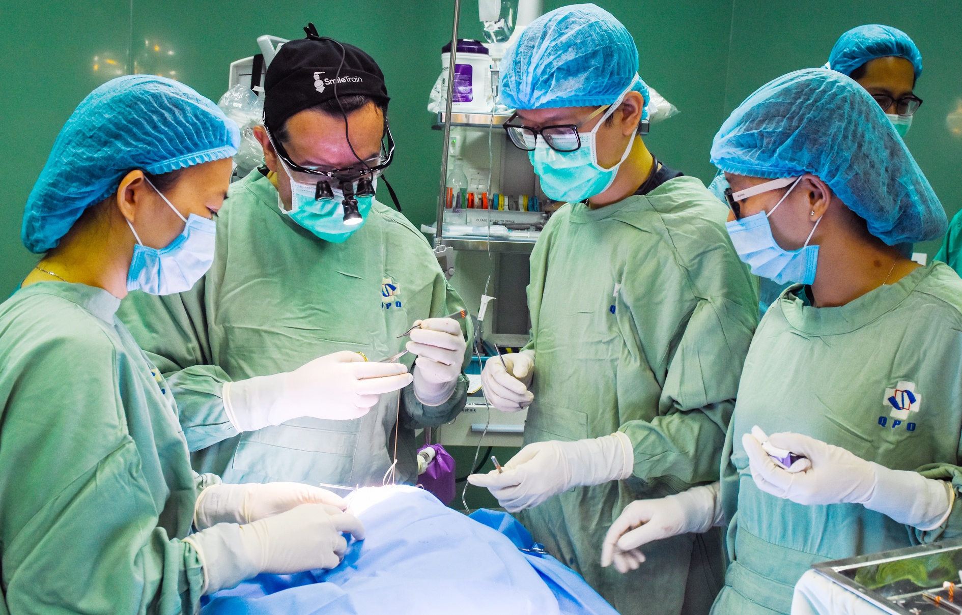 Phau thuat nu cuoi mien Trung anh 8