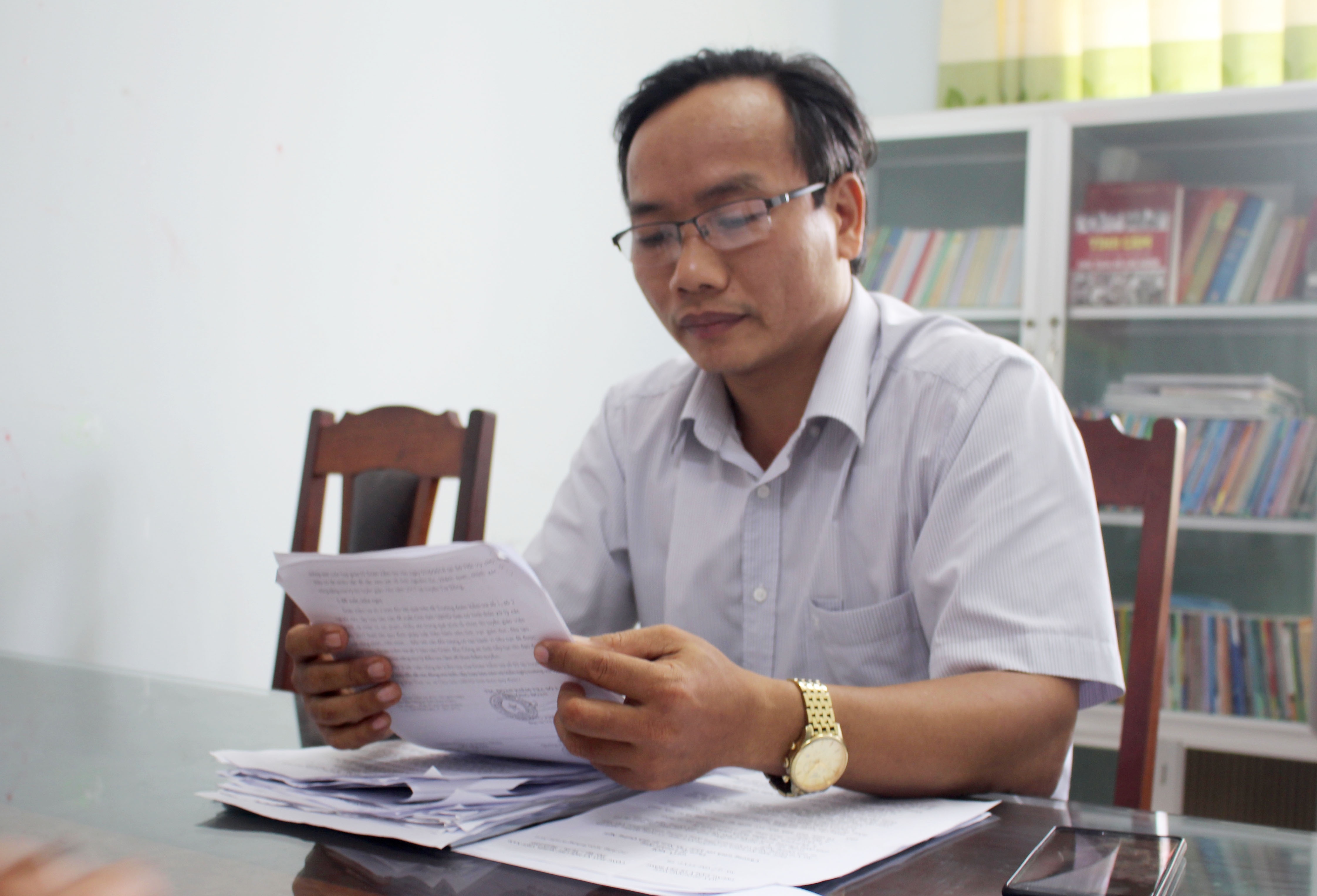 'Nhan tin nhan gui gam nguoi than cua GD So Noi vu, toi thay ap luc' hinh anh