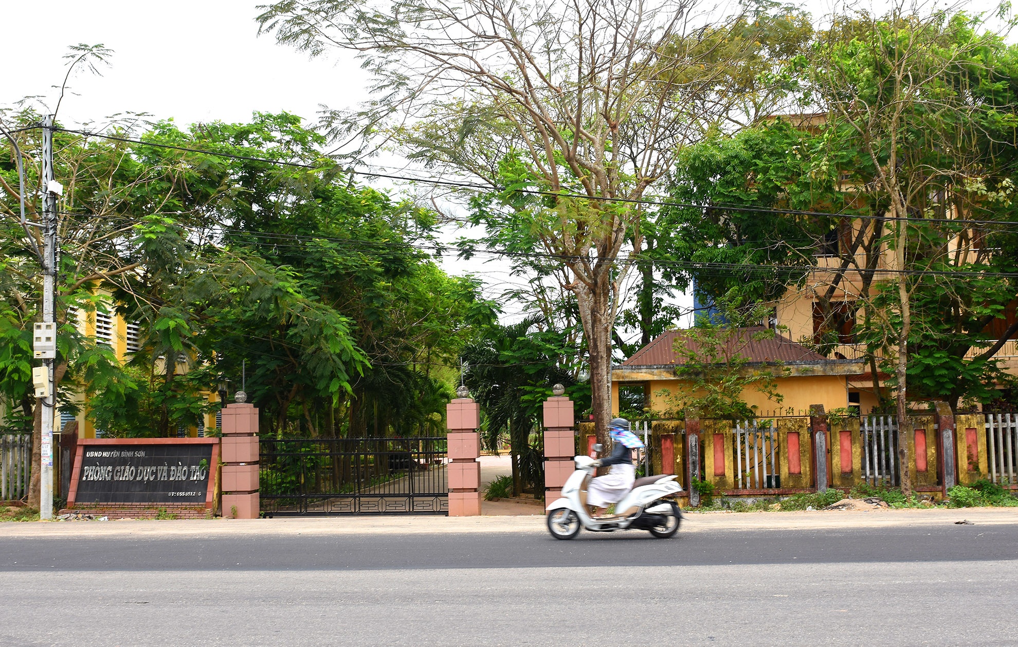 Nộp phí khi được nâng lương ảnh 1 Nop phi khi duoc nang luong anh 1