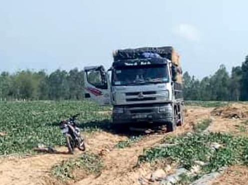 Chu no thue nguoi 'giam long' xe cho 60 tan dua hinh anh