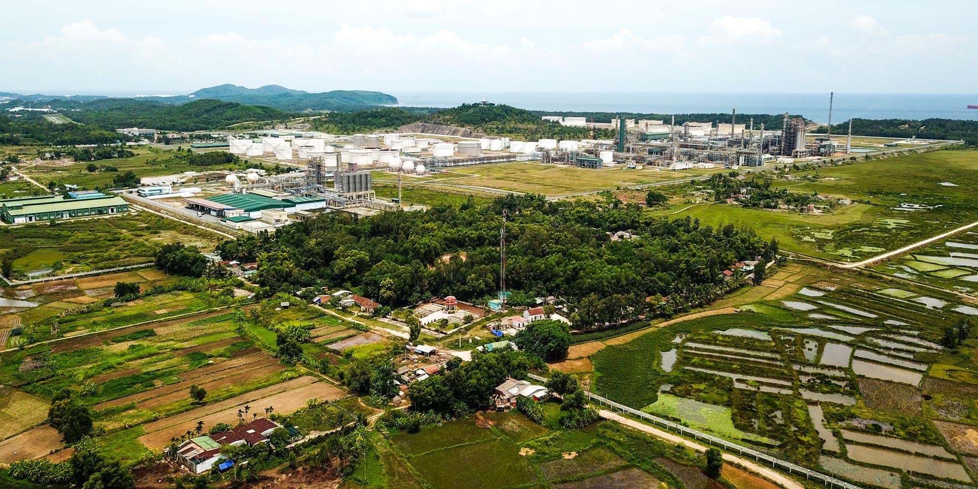 Nhà máy lọc dầu Dung Quất ảnh 2 Nha may loc dau Dung Quat anh 2