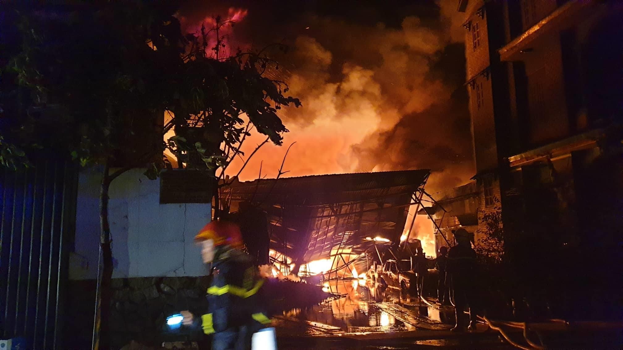 'Bien lua' bao trum xuong dau nhot o Sai Gon hinh anh