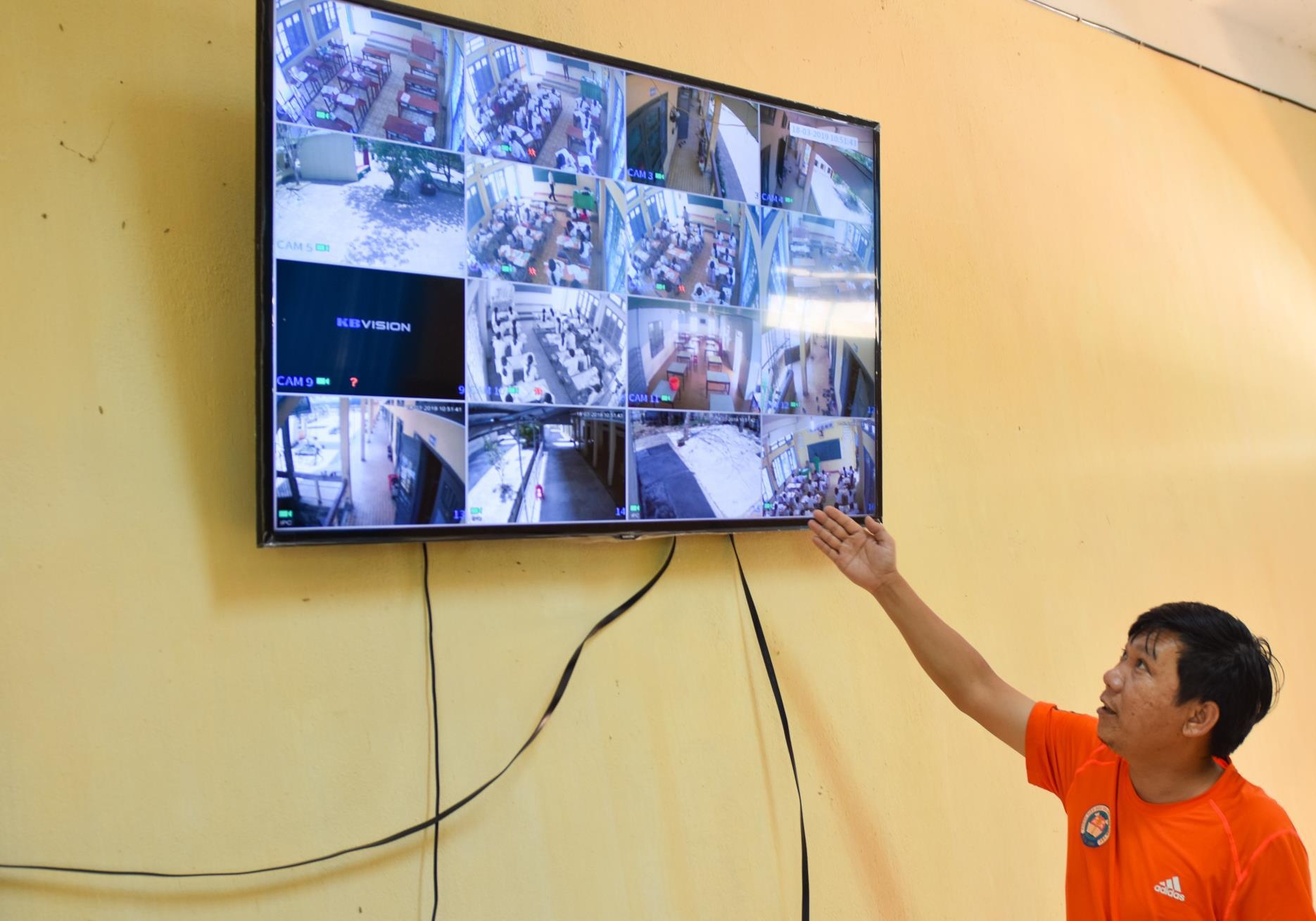 Hoc sinh, giao vien noi ve lap camera giam sat o truong hoc hinh anh