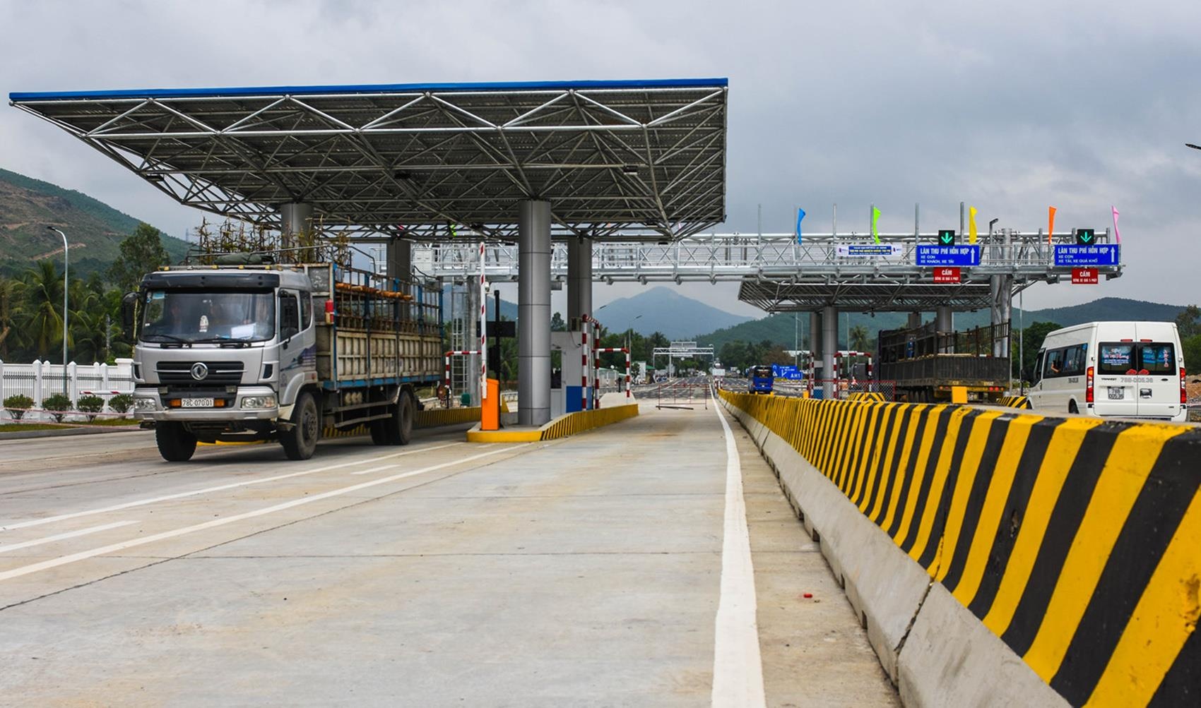 Thu phi qua ham Cu Mong anh 2