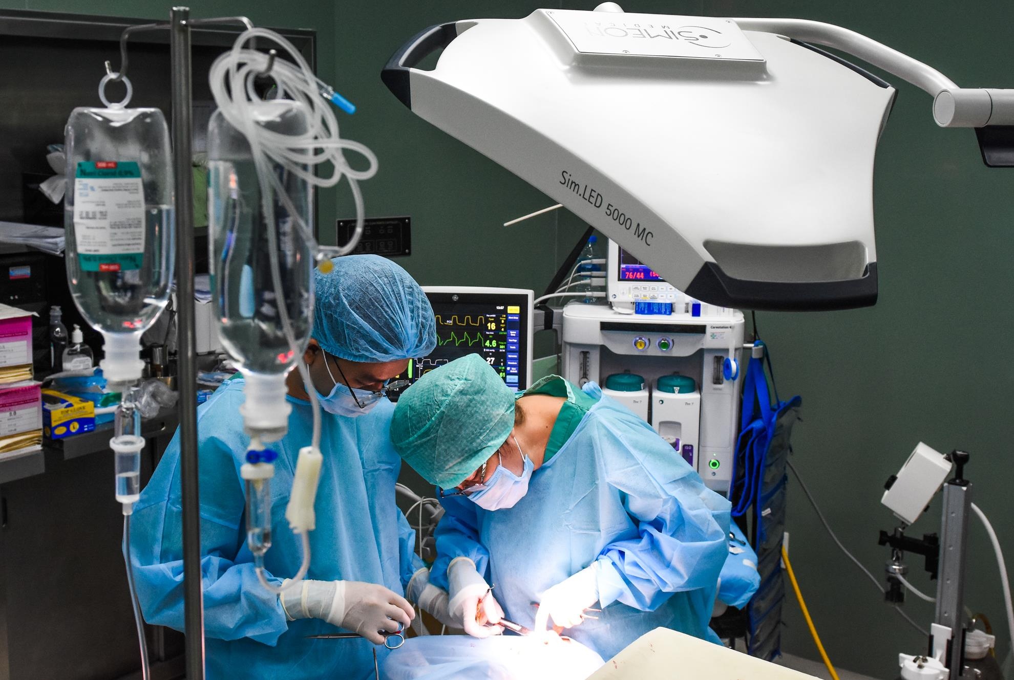 Đại sứ thăm trẻ em nghèo ảnh 1 Dai su tham tre em ngheo anh 1