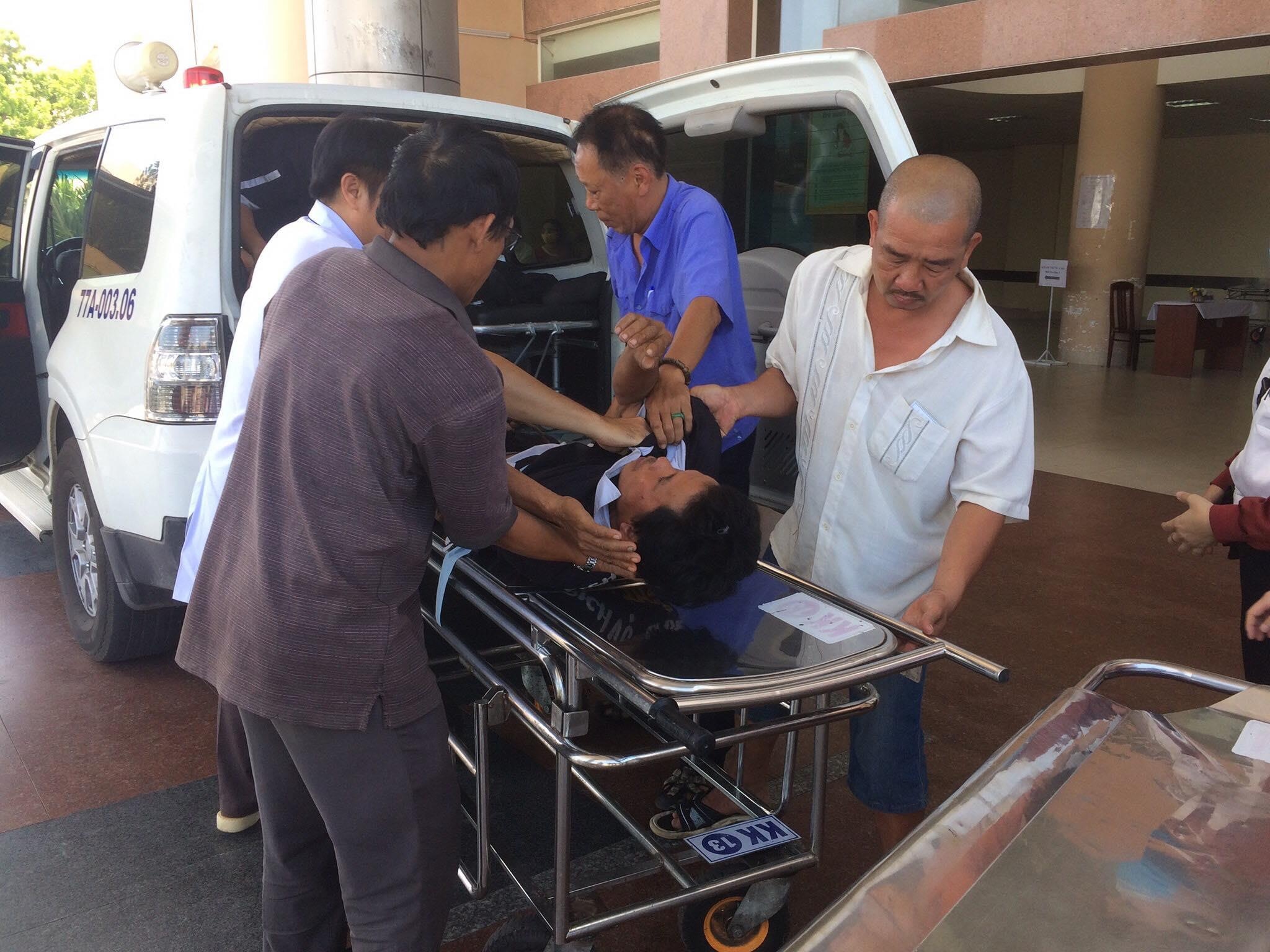 Xe Lexus lao vào đám tang ảnh 3 Xe Lexus lao vao dam tang anh 3