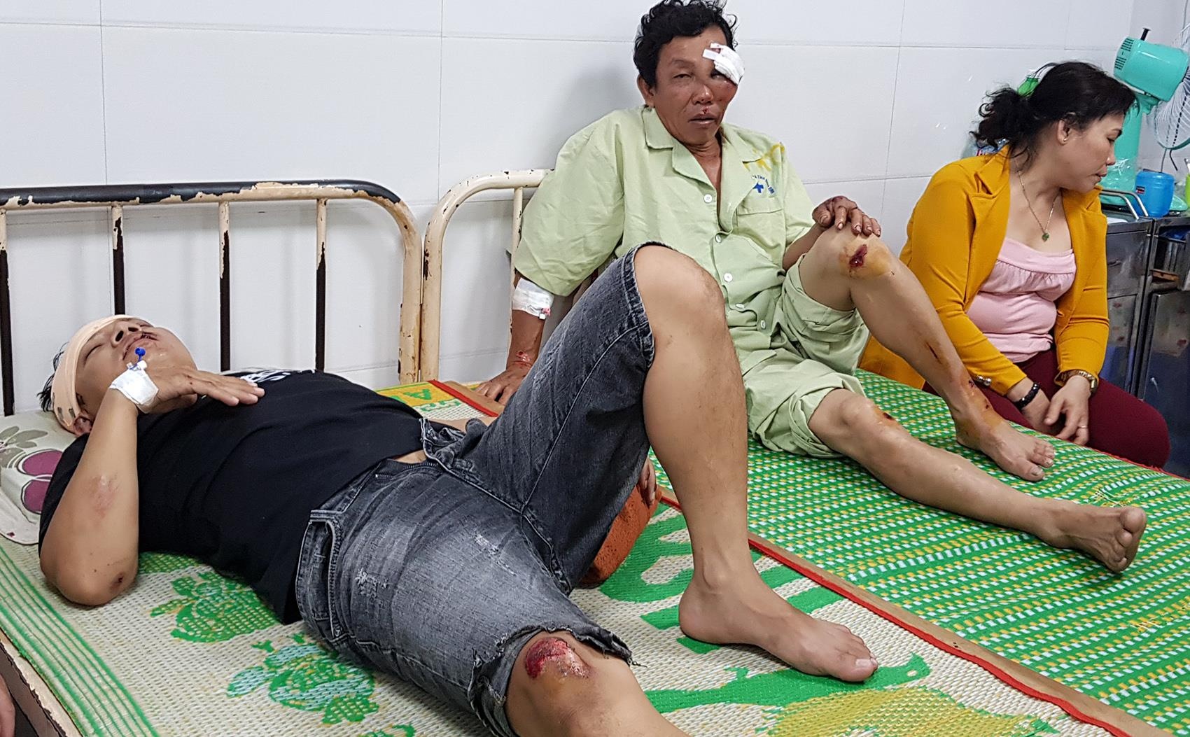 Xe lexus lao vào đám tang ảnh 3 Xe lexus lao vao dam tang anh 3