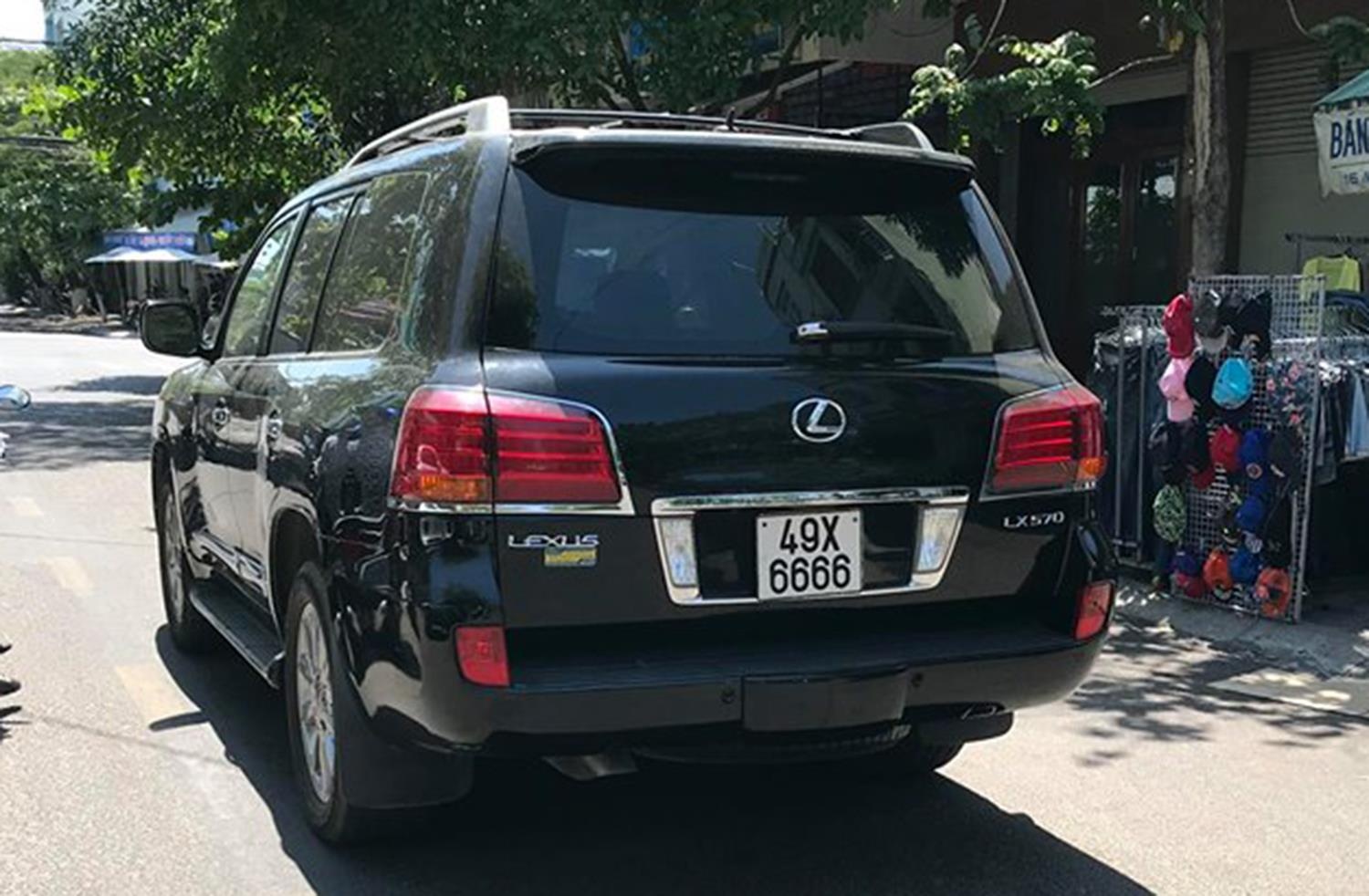 Lexus bien 6666 tong chet 4 nguoi dung ten cong ty Phuong Trang hinh anh