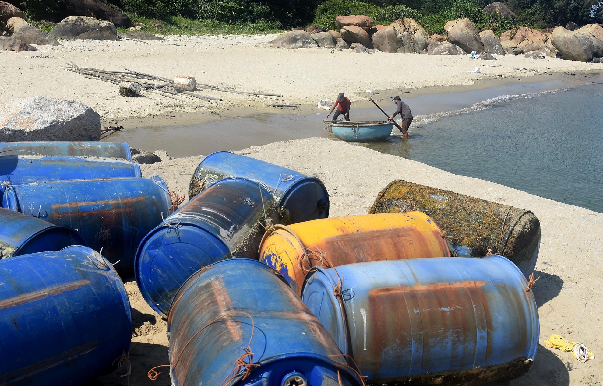 Tháo dỡ lồng bè nuôi cá ảnh 2 Thao do long be nuoi ca anh 2