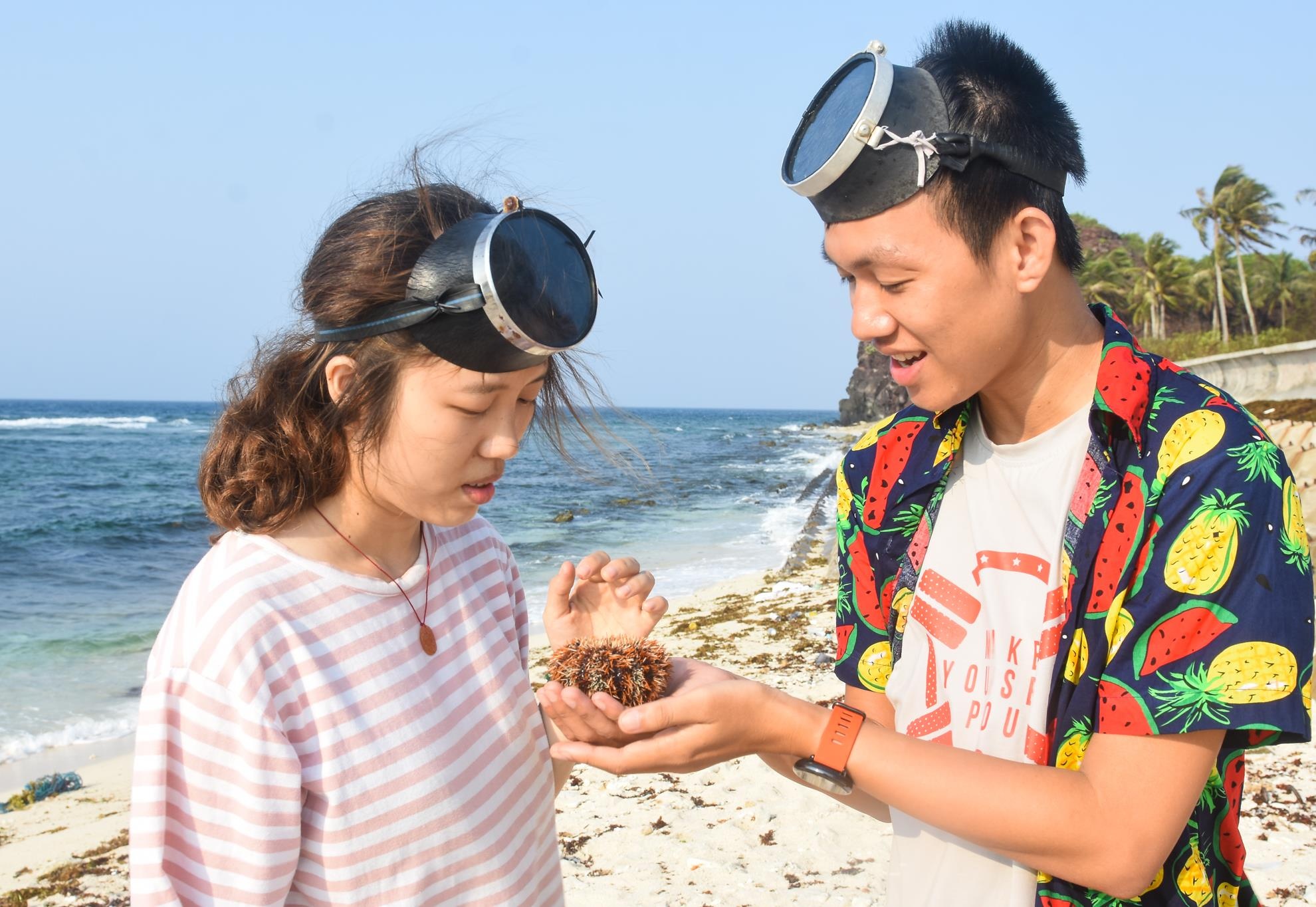 Chang trai tre me du lich anh 13