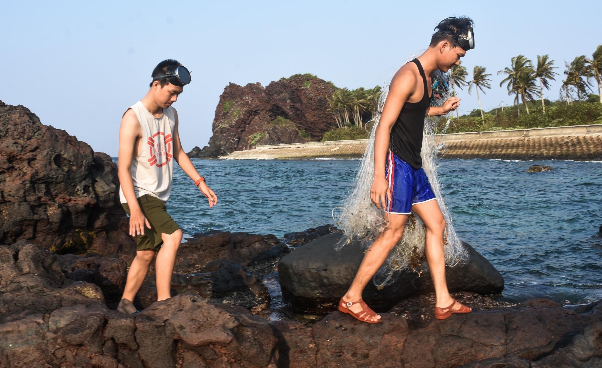 Chang trai tre me du lich anh 10