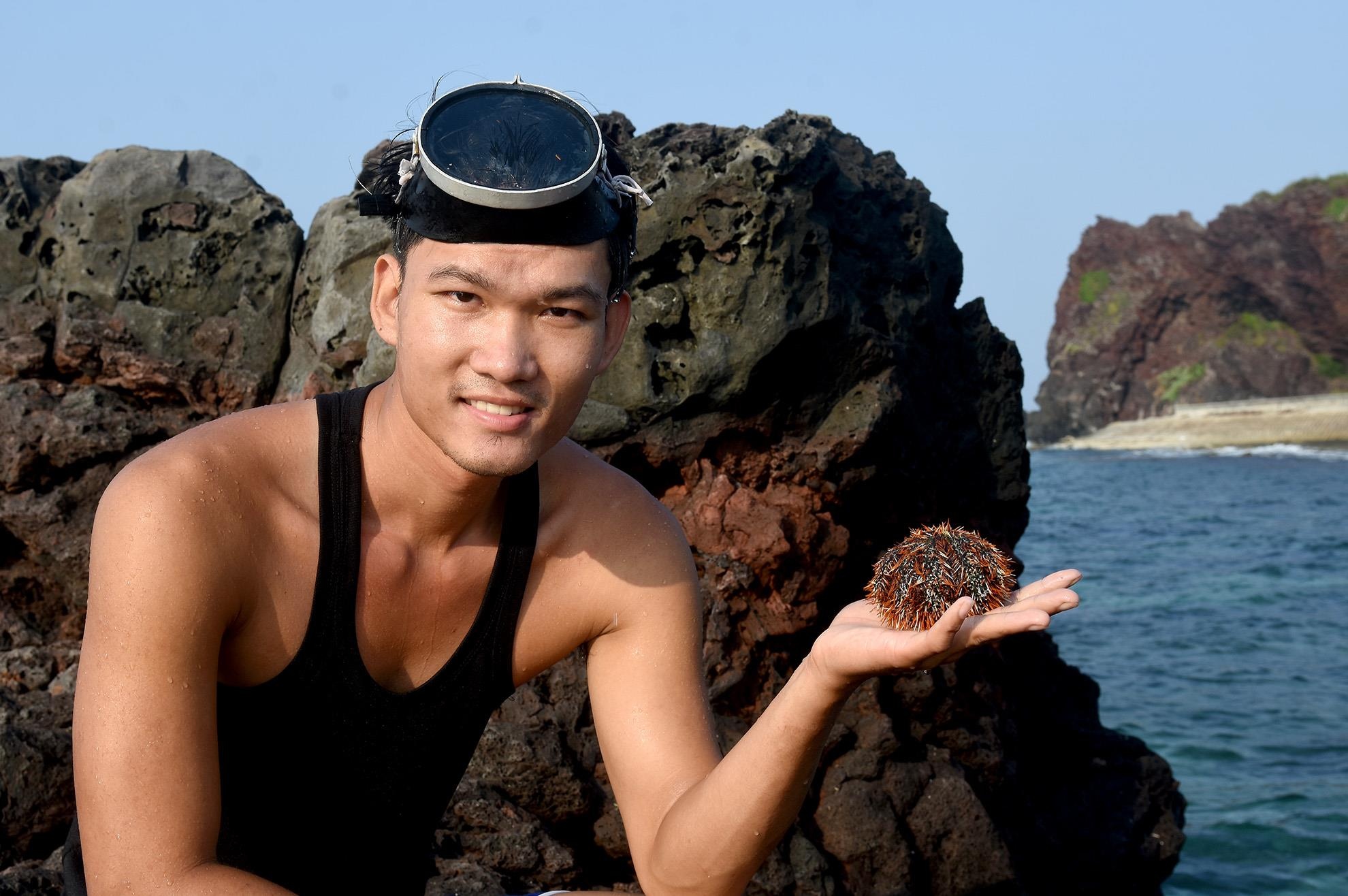 Trai nghiem voi tour 'du lich bui' cua chang trai 9X o dao Be Ly Son hinh anh