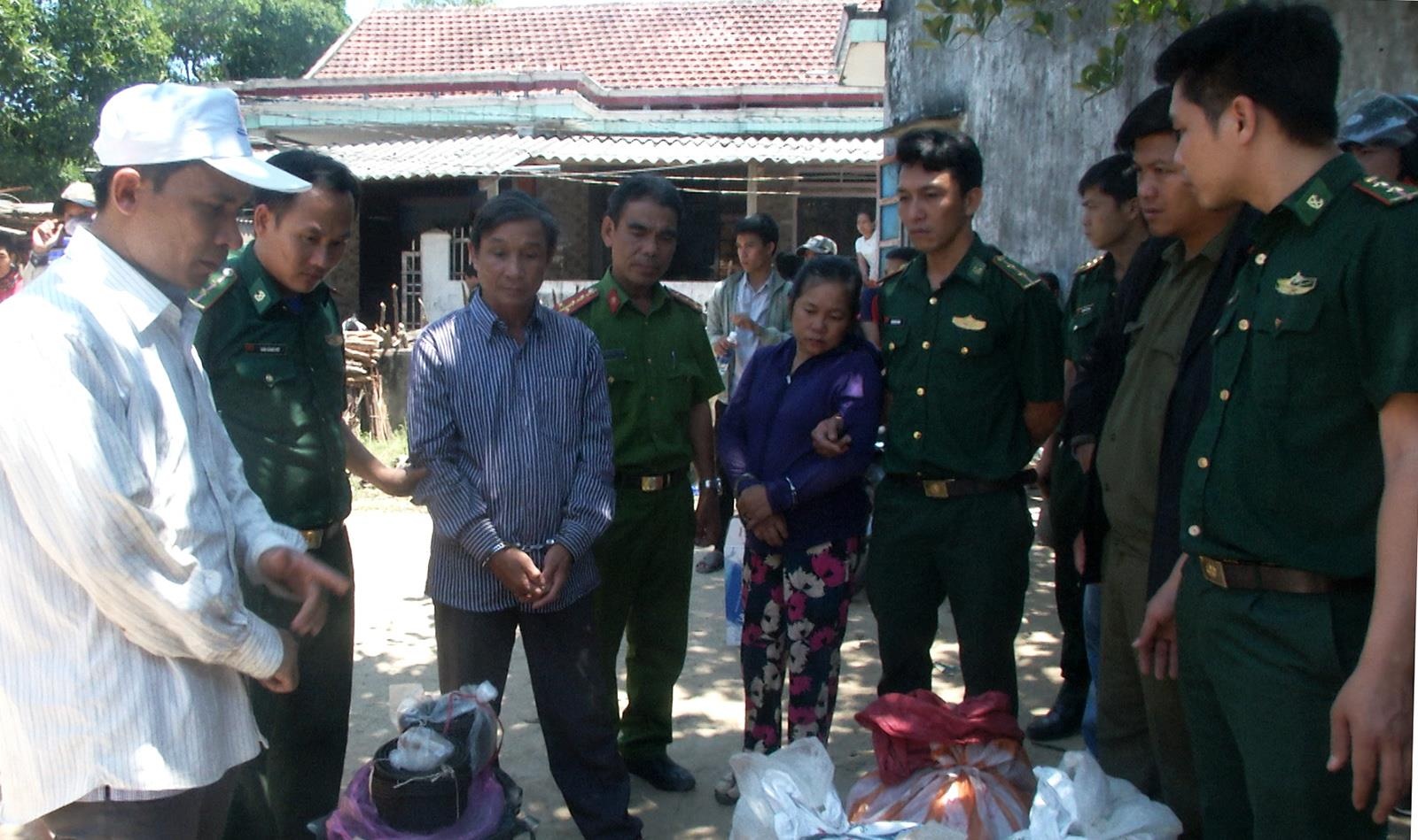 Bo doi Bien phong mat phuc triet pha nhieu vu an buon ban thuoc no hinh anh