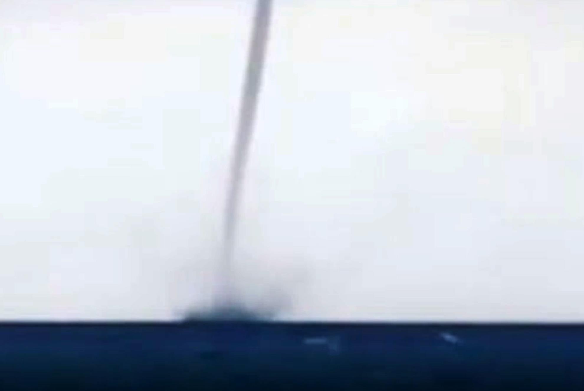 Ngu dan doi mat voi rong anh 1