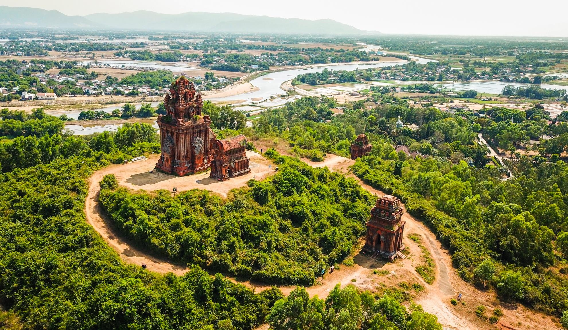 Thap Cham nghin nam Binh Dinh anh 1