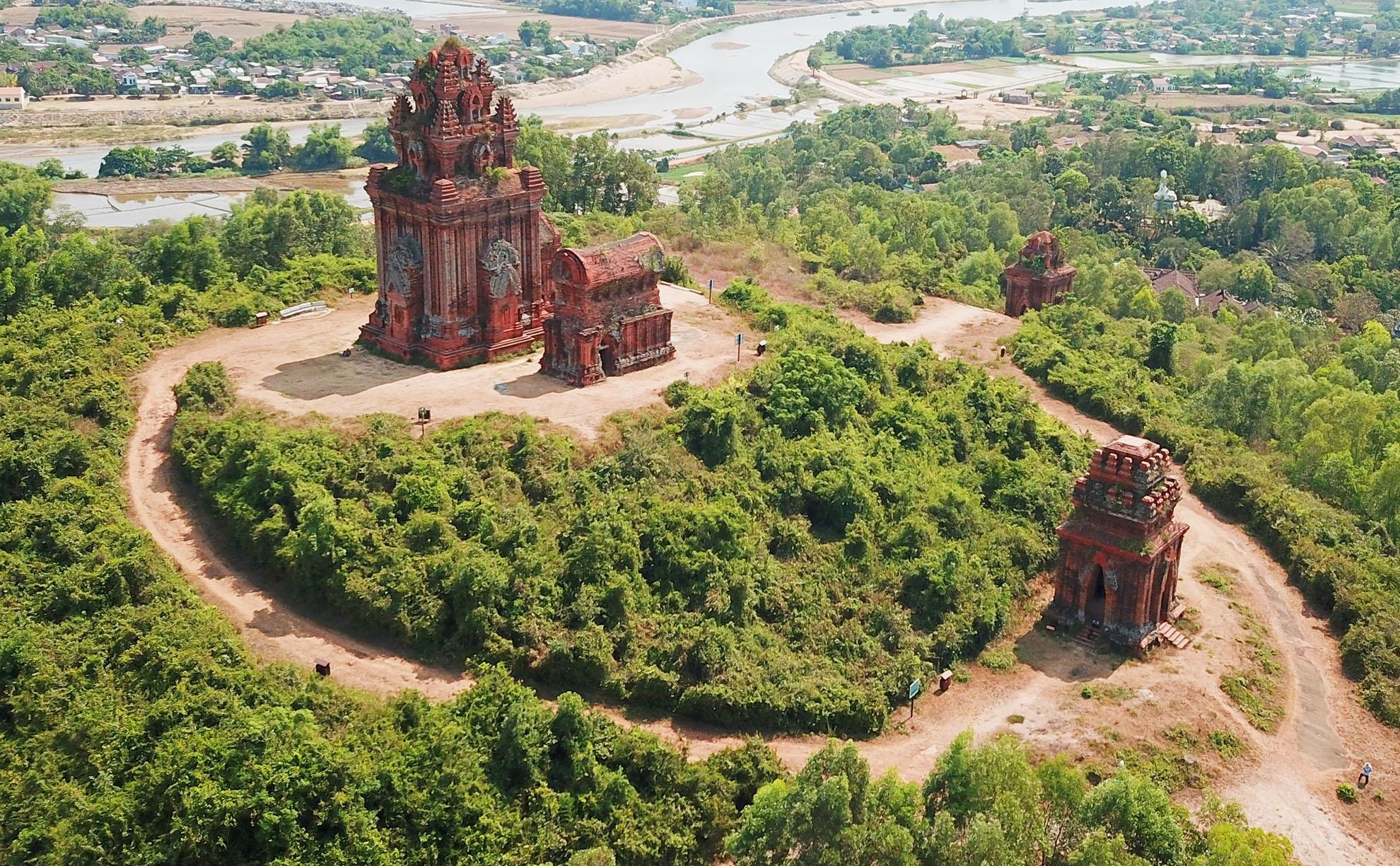 Bao ton thap Cham nghin tuoi anh 2