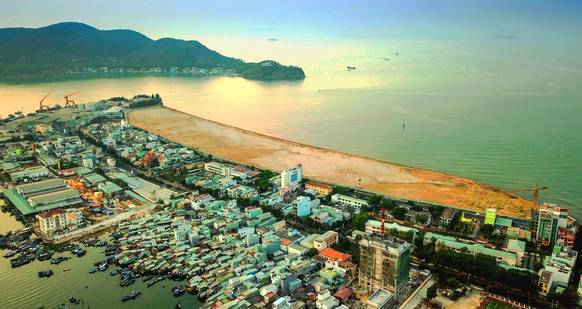 Xu ly lan bien Quy Nhon anh 1