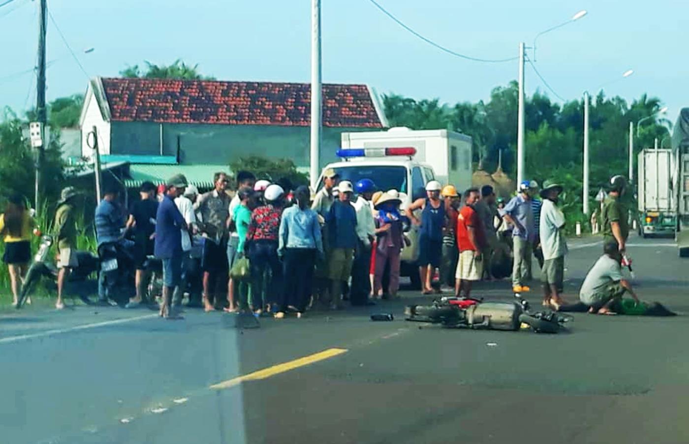 Hai mẹ con tử vong sau va chạm với xe công an ảnh 1 Hai me con tu vong sau va cham voi xe cong an anh 1