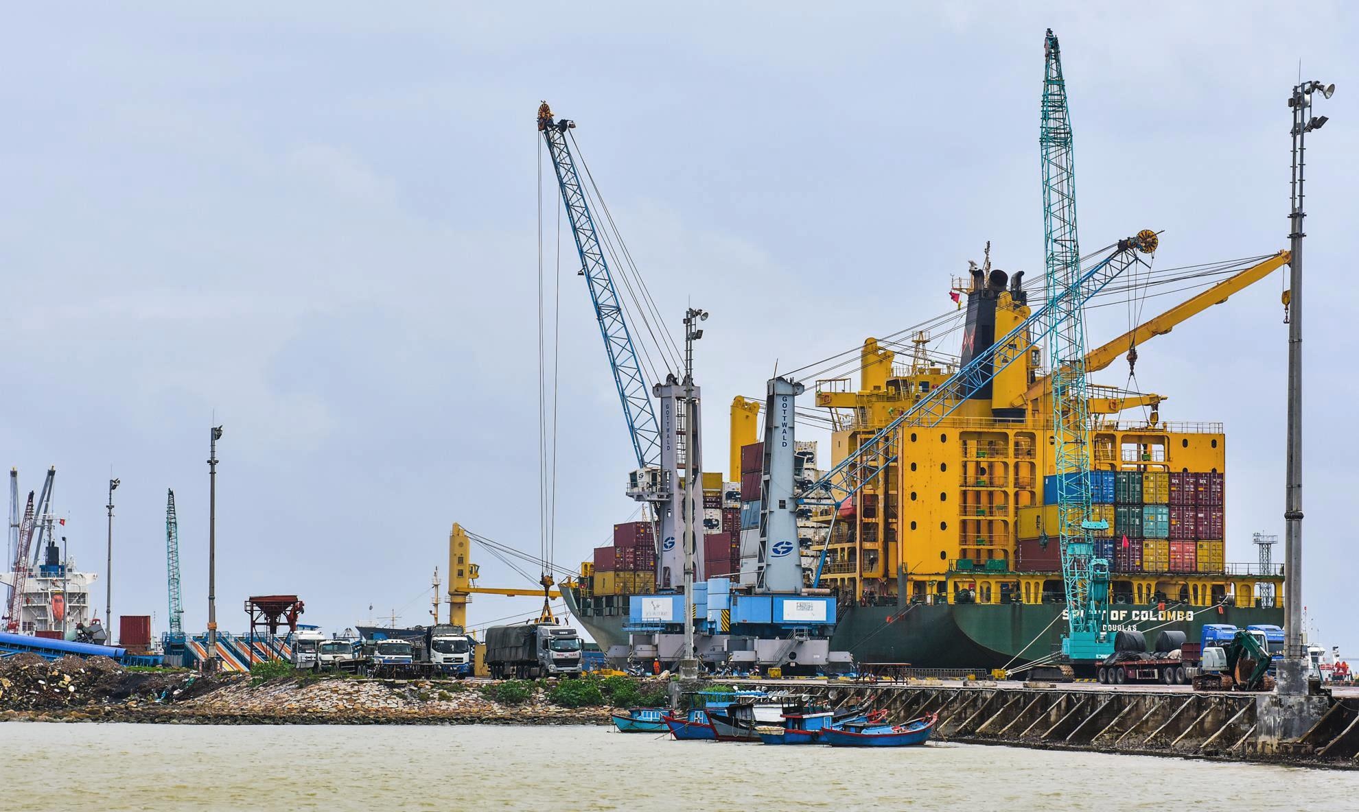 Sai pham o cang Quy Nhon anh 14