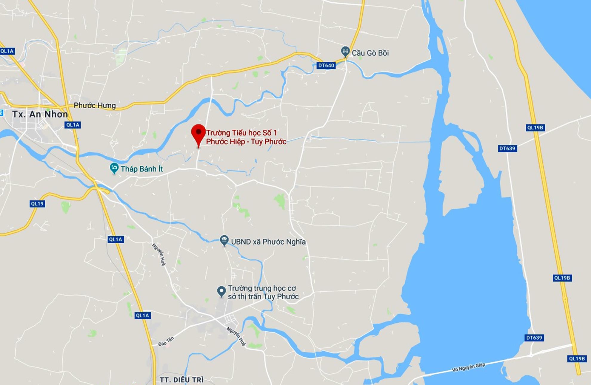 Hoc sinh tra lai tui vang anh 2