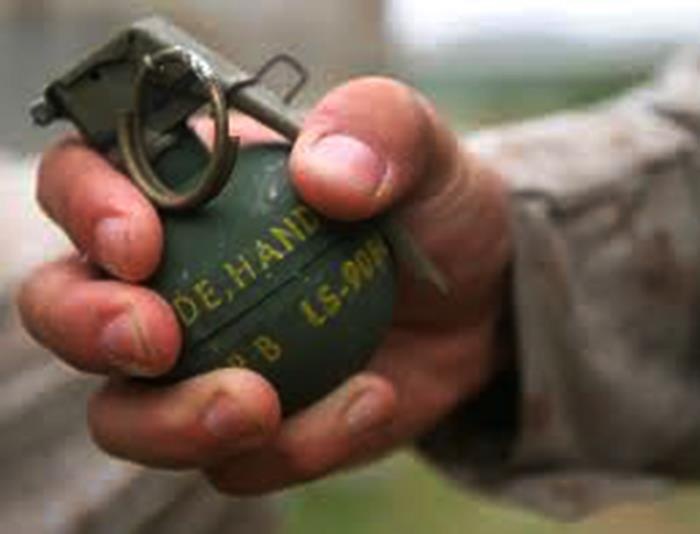 Thay giao doa nem luu dan vao hieu truong va ke toan hinh anh