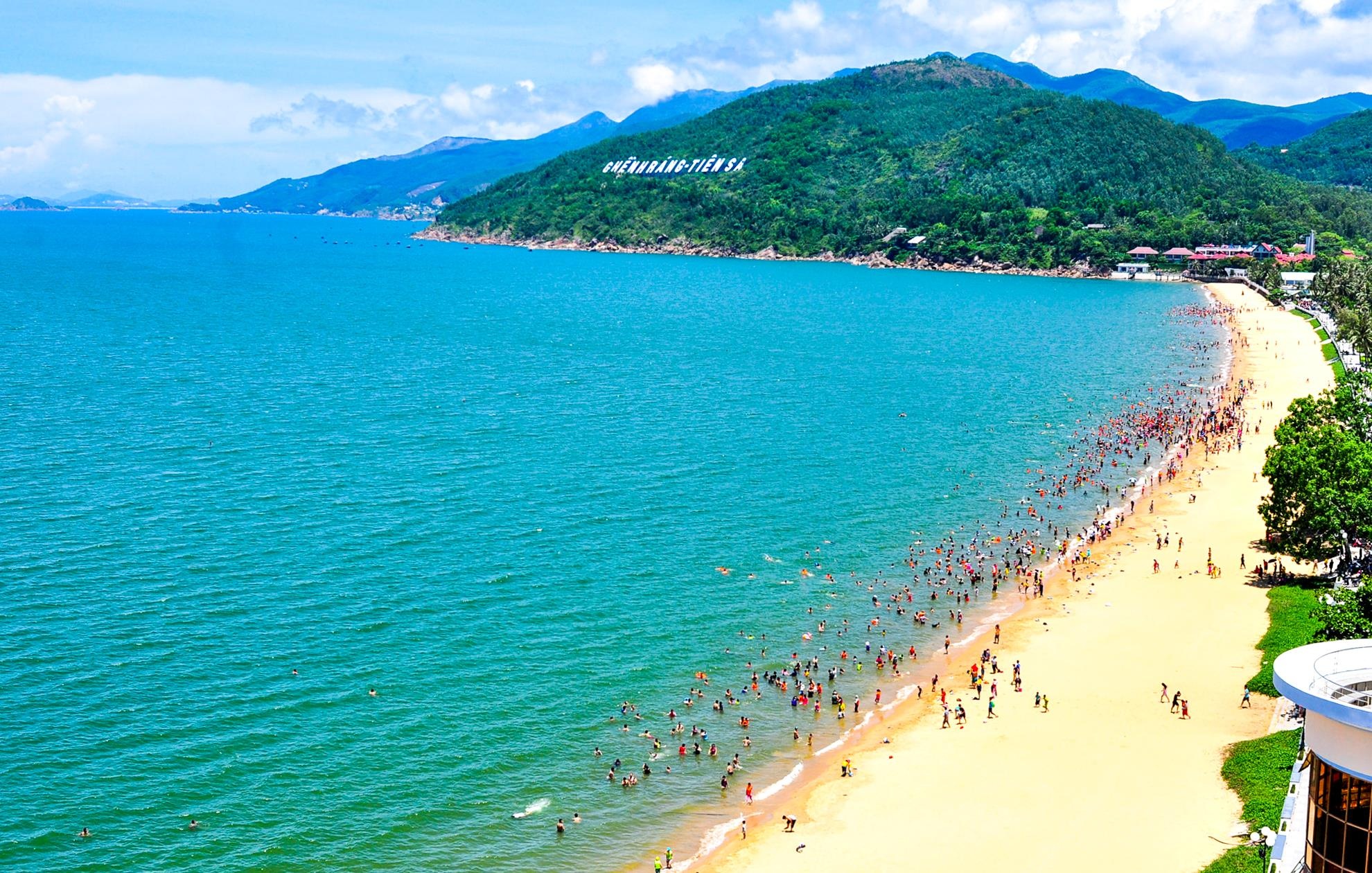 Doi khach san o Quy Nhon anh 1