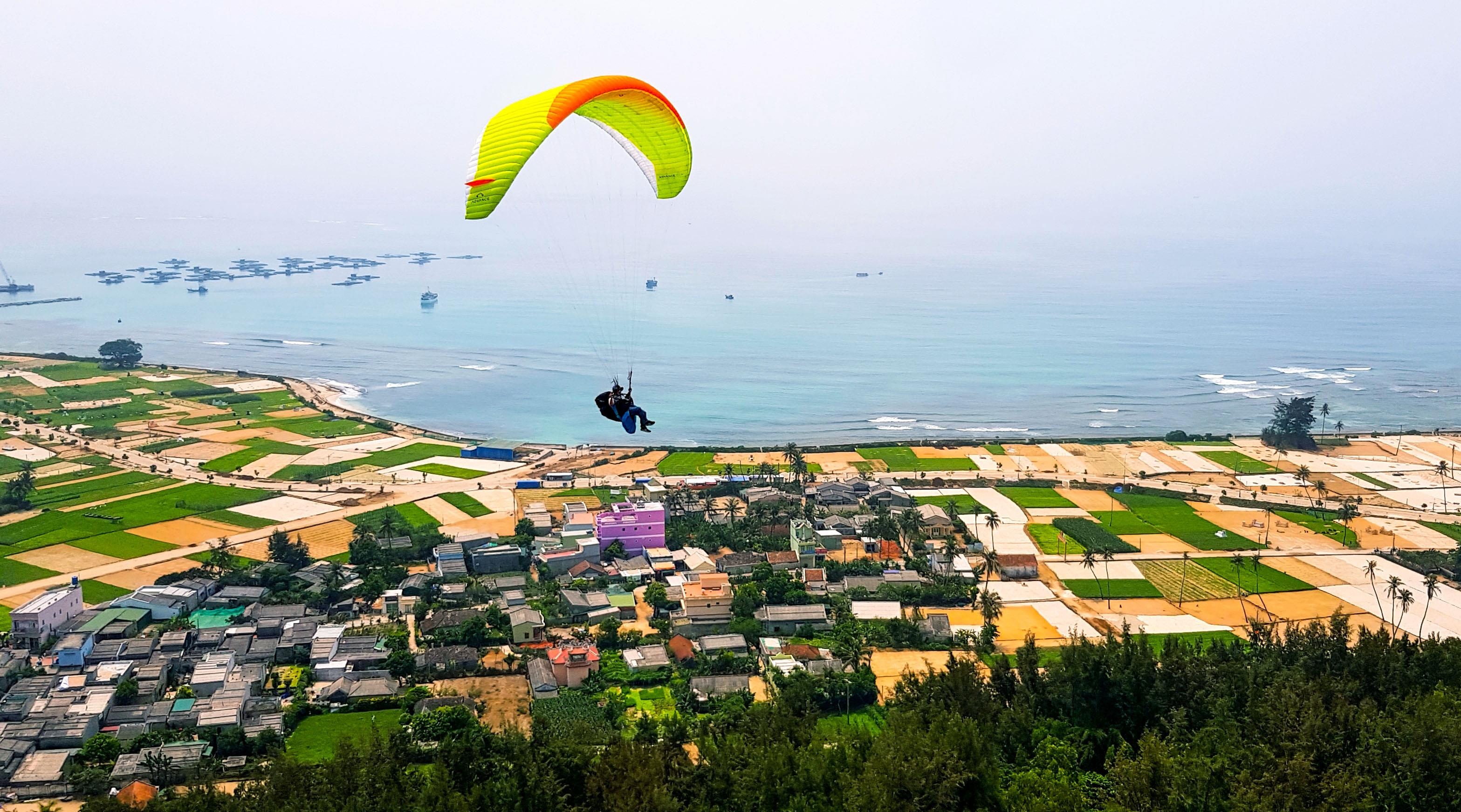 Du luon quoc te  Ly Son anh 1