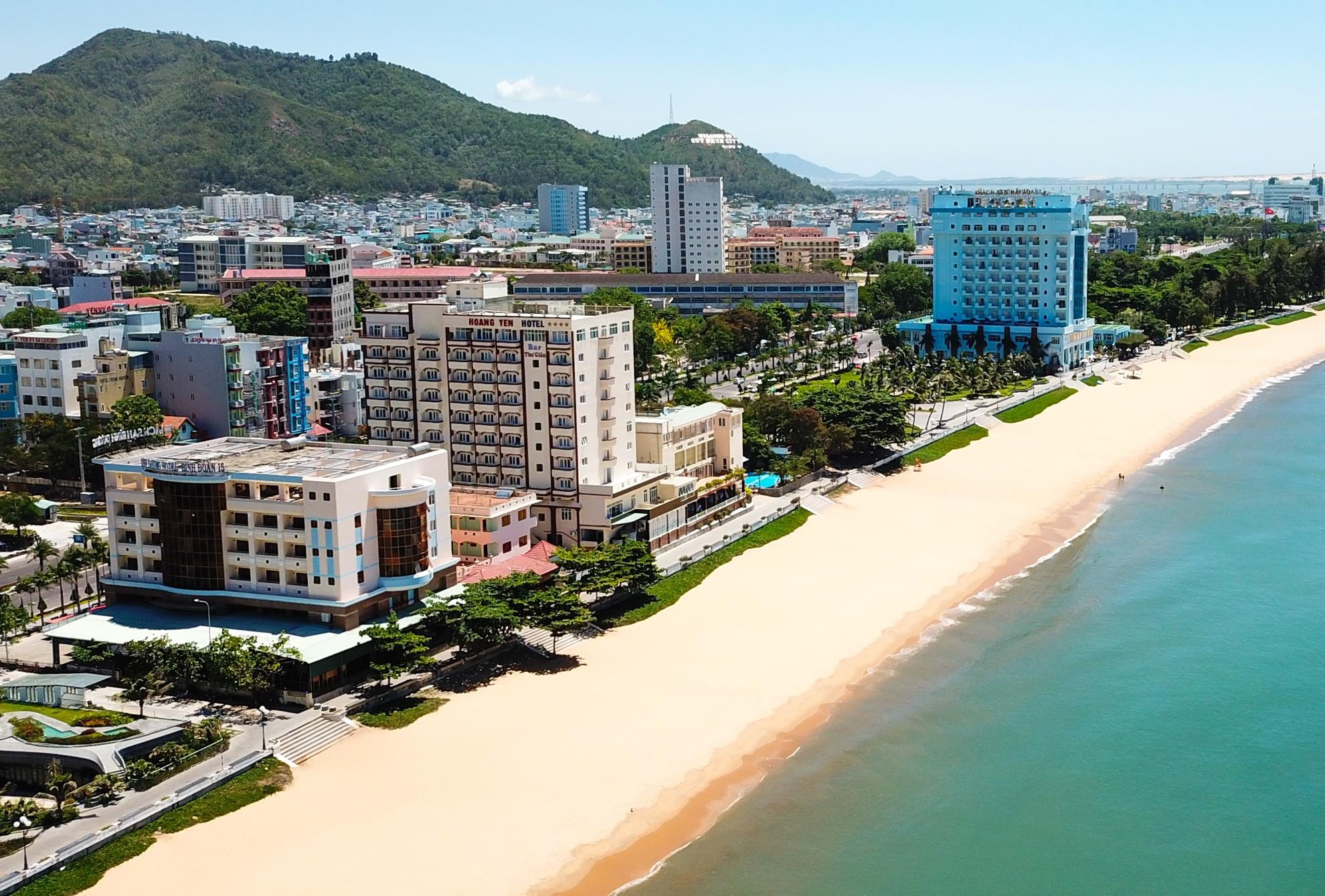 Doi khach san chiem bo bien Quy Nhon anh 2