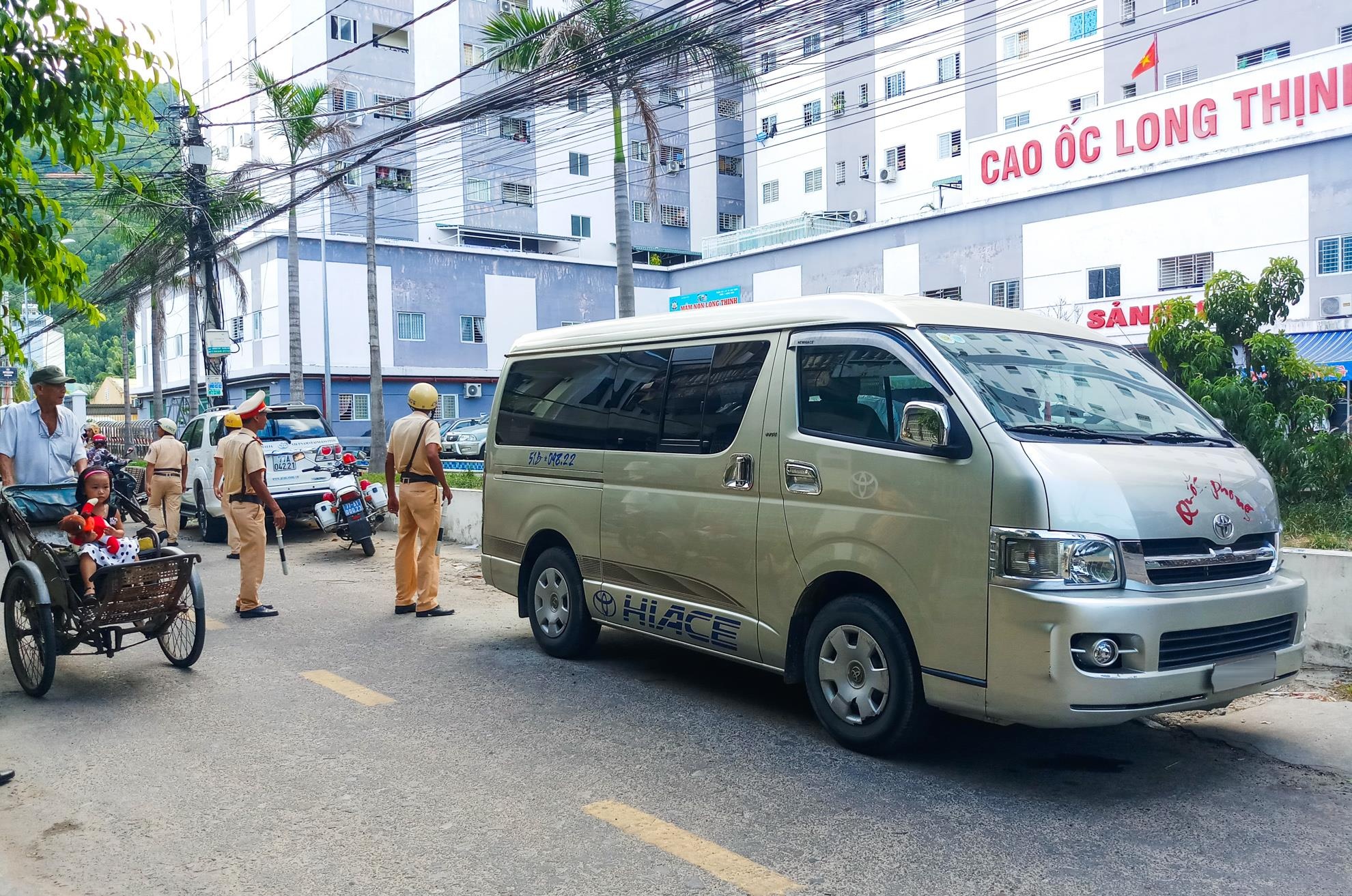 Oto day dac chung cu anh 10